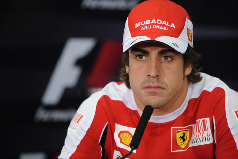 Alonso tror ikke på nogen af forudsigelserne der giver Ferrari favoritværdigheden